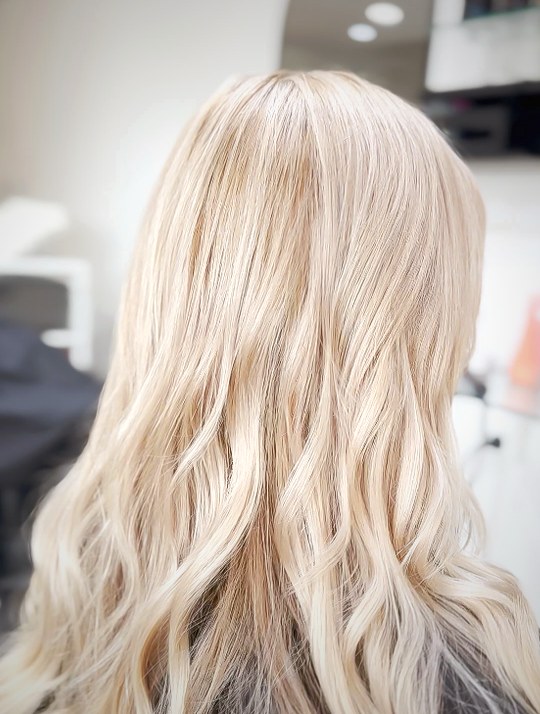 Fabuluxe Hair Studio Vermont – Blonding by Darren